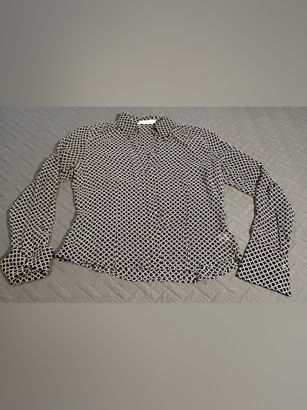 Garfield & Marks Black and White Geometric Button-Up Blouse with cuffs 
Size 8